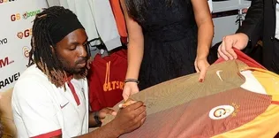 Cavanda imza gününe katıldı