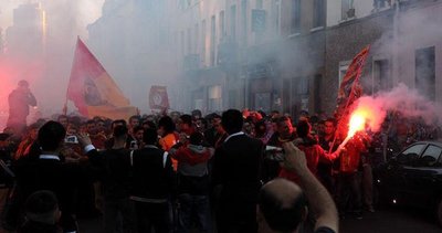 Belçika’da Galatasaray taraftarları sokağa döküldü
