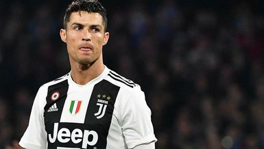 Takım arkadaşında koronavirüs görülen Ronaldo İtalya'ya dönmüyor