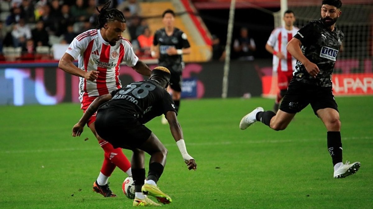 Akdeniz Derbisinde Gol Olmadı mı? Antalyaspor ve Alanyaspor Berabere Kaldı! - Görsel 1