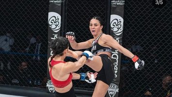 Sabriye Şengül'den MMA'da bir ilk! Türk kadın dövüşçü...