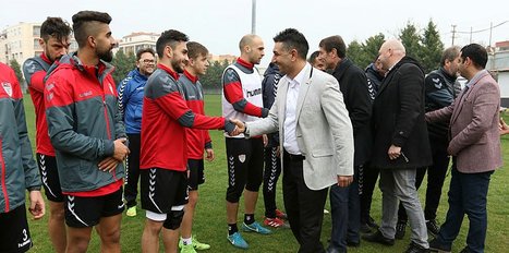 Manisaspor'un yeni yönetimi futbolcularla buluştu