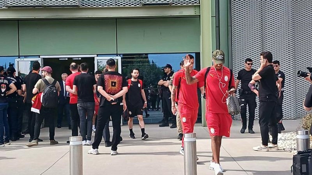 Şampiyon Galatasaray İzmir deplasmanında! İşte Okan Buruk'un Göztepe maçı 11'i Şampiyon Galatasaray İzmir deplasmanında! İşte Okan Buruk'un Göztepe maçı 11'i