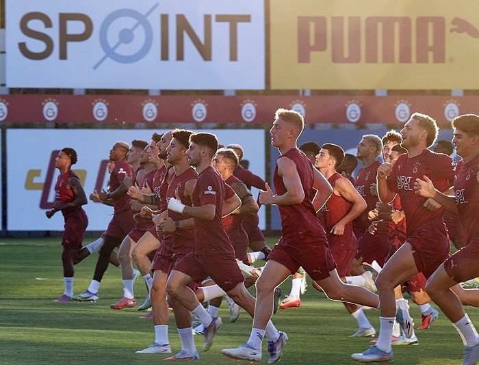galatasaray-fatih-karagumruk-maci-saat-kacta-galatasaray-fatih-karagumruk-maci-ne-zaman-hangi-kanalda-1755237515623.jpeg