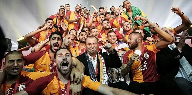 Şampiyon sahaya iniyor