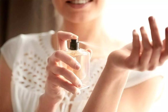 parfum-kullanmak-orucu-bozar-mi-orucluyken-parfum-sikarsam-orucum-bozulur-mu-orucluyken-parfum-sikilir-mi-parf-1740140694050.jpeg