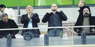 Yönetim tam kadro