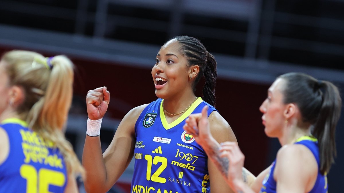 Fenerbahçe Medicana evinde set vermeden kazandı!