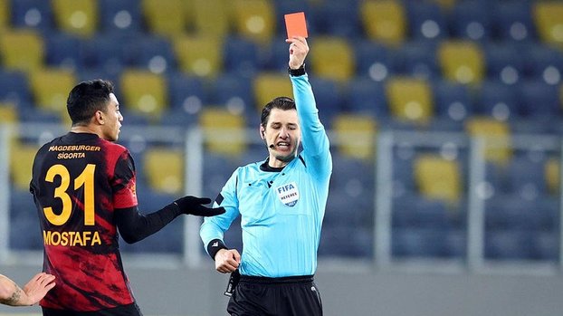 Fenerbahçe'den olay Mostafa Mohamed açıklaması! Dirsek atan oyuncuya... #