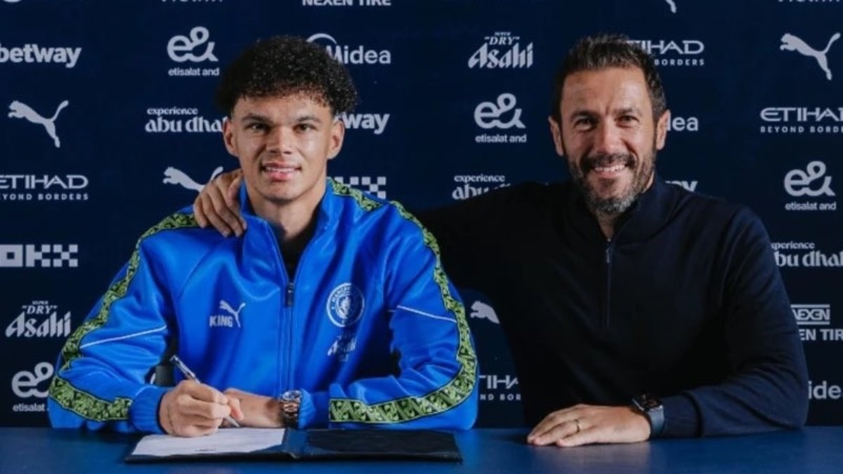 Manchester City Nico O'Reilly ile 5 yıllık yeni sözleşme imzaladı Manchester City Nico O'Reilly ile 5 yıllık yeni sözleşme imzaladı