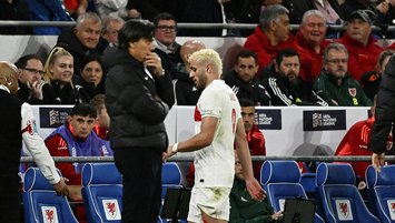 Barış Alper kırmızı gördü