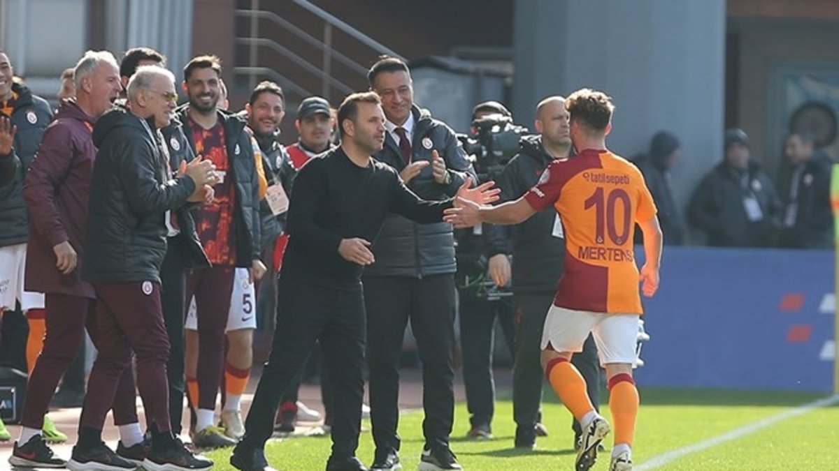 Galatasara'da Okan Buruk'tan flaş Mertens açıklaması! Aralarında tartışma... Galatasara'da Okan Buruk'tan flaş Mertens açıklaması! Aralarında tartışma...