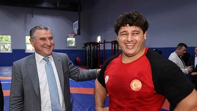 Gençlik ve Spor Bakanı Osman Aşkın Bak'tan Rıza Kayaalp'e tebrik!