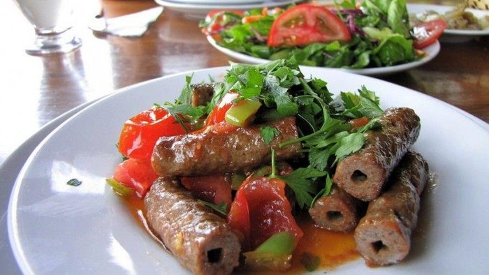 izmir-tire-kofte-tarifi-tire-kofte-nasil-yapilir-malzemeleri-yapilisi-puf-noktalari-1719476562606.jpeg