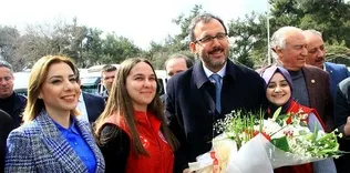 Bakan Kasapoğlu milli okçuları kutladı