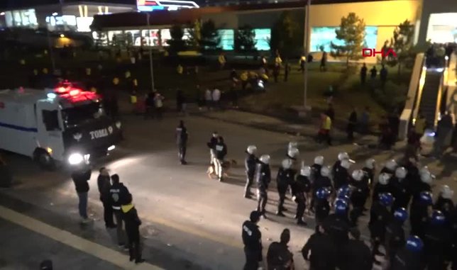 Ankaragücü - Beşiktaş maçı sonrası kavga! Taraftarlar ve polisler yaralandı