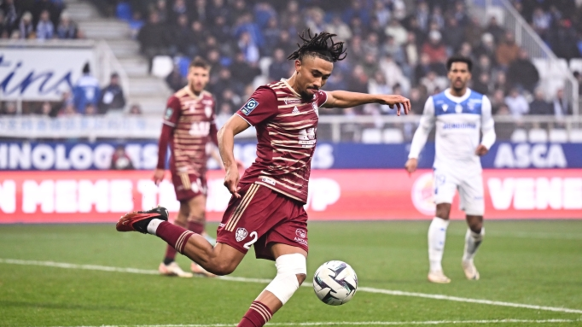 Folcarelli'de ısrar ediyor