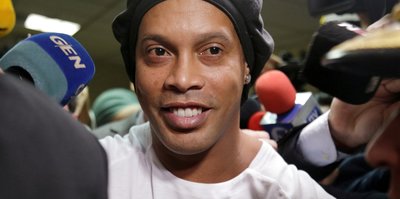 Ronaldinho 40. yaşına hapishanede girdi!