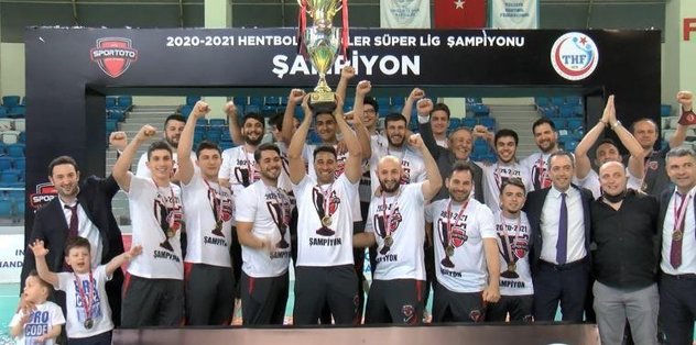 Spor Toto Hentbol Takımı şampiyonluk kupasını aldı - Fotomaç