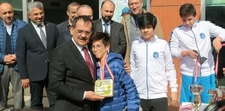Başarılı tenisçiler ödüllendirildi