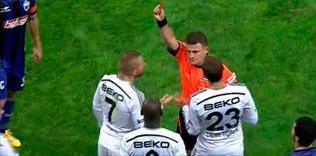 Kırmızı kartta rekora koşuyor