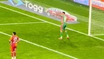 Yağmurluk ayağına dolandı