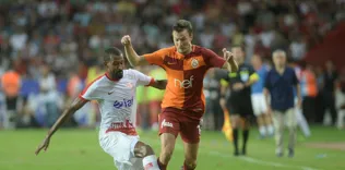 Linnes geri dönüyor Lato kulübeye!