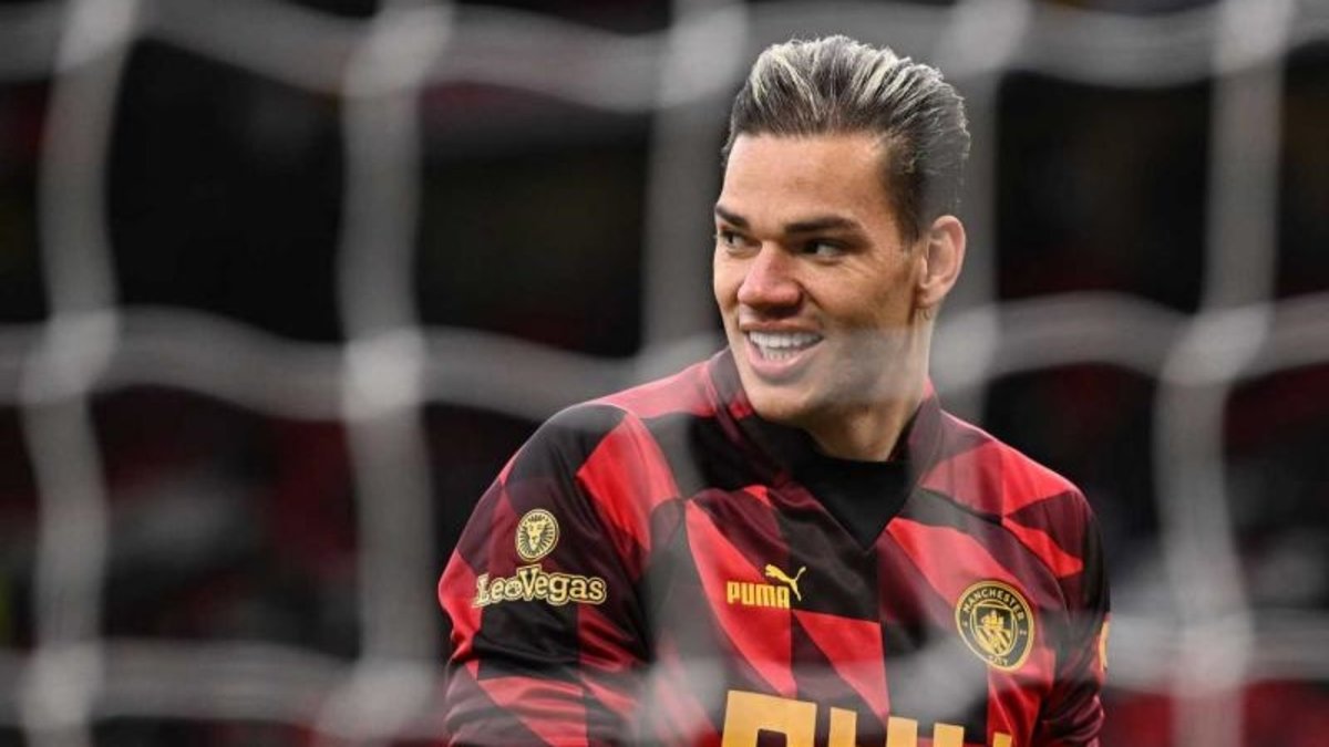 Galatasaray'da sırada Ederson var! Yönetim transferi o tarihe yetiştirmek istiyor Galatasaray'da sırada Ederson var! Yönetim transferi o tarihe yetiştirmek istiyor