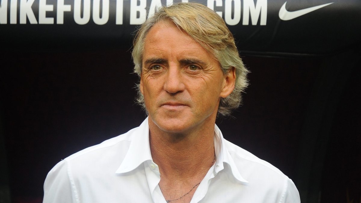 Galatasaray'ın eski teknik direktörü Roberto Mancini derbiye damga vuracak futbolcuları açıkladı! Galatasaray'ın eski teknik direktörü Roberto Mancini derbiye damga vuracak futbolcuları açıkladı!