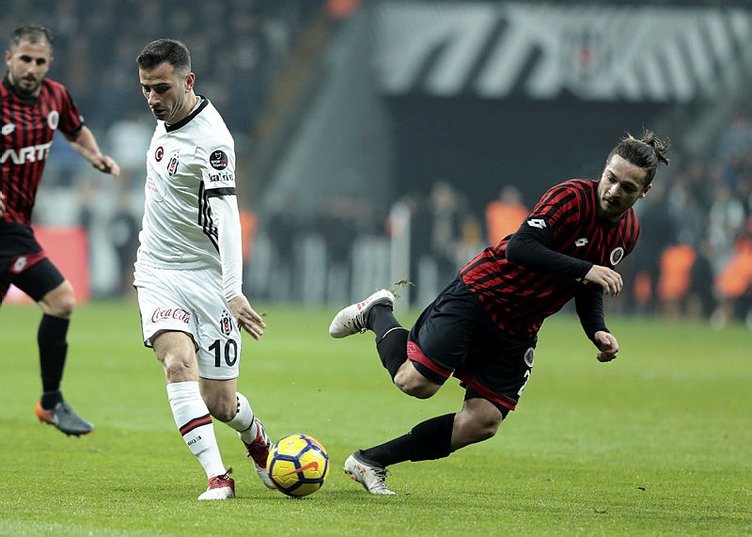 Oğuzhan Özyakup, Beşiktaş'ın senelik 1.8 milyon Euro'luk teklifini reddetti