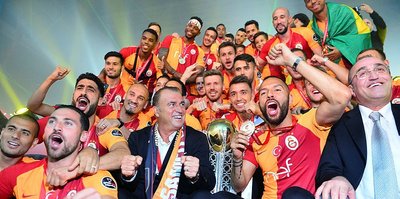 Son şampiyon Galatasaray sahaya iniyor