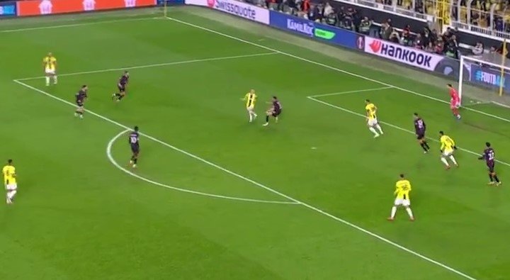 fenerbahce-penalti-bekledi-iste-o-pozisyon-1741287842327.jpg