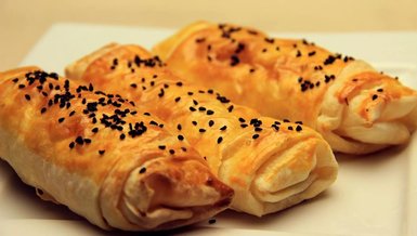 SEBZELİ ÇITIR BÖREK TARİFİ | El açması gibi sebzeli çıtır börek nasıl yapılır? Malzemeleri, yapılışı ve püf noktaları