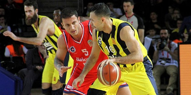 Fener yarıladı
