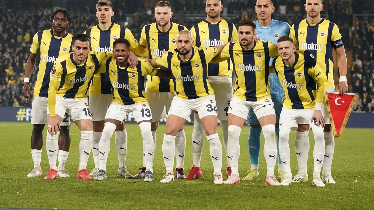 Fenerbahçe'den tarihi transfer operasyonu! 21 yabancıdan 14'ü ile yollar ayrılıyor Fenerbahçe'den tarihi transfer operasyonu! 21 yabancıdan 14'ü ile yollar ayrılıyor