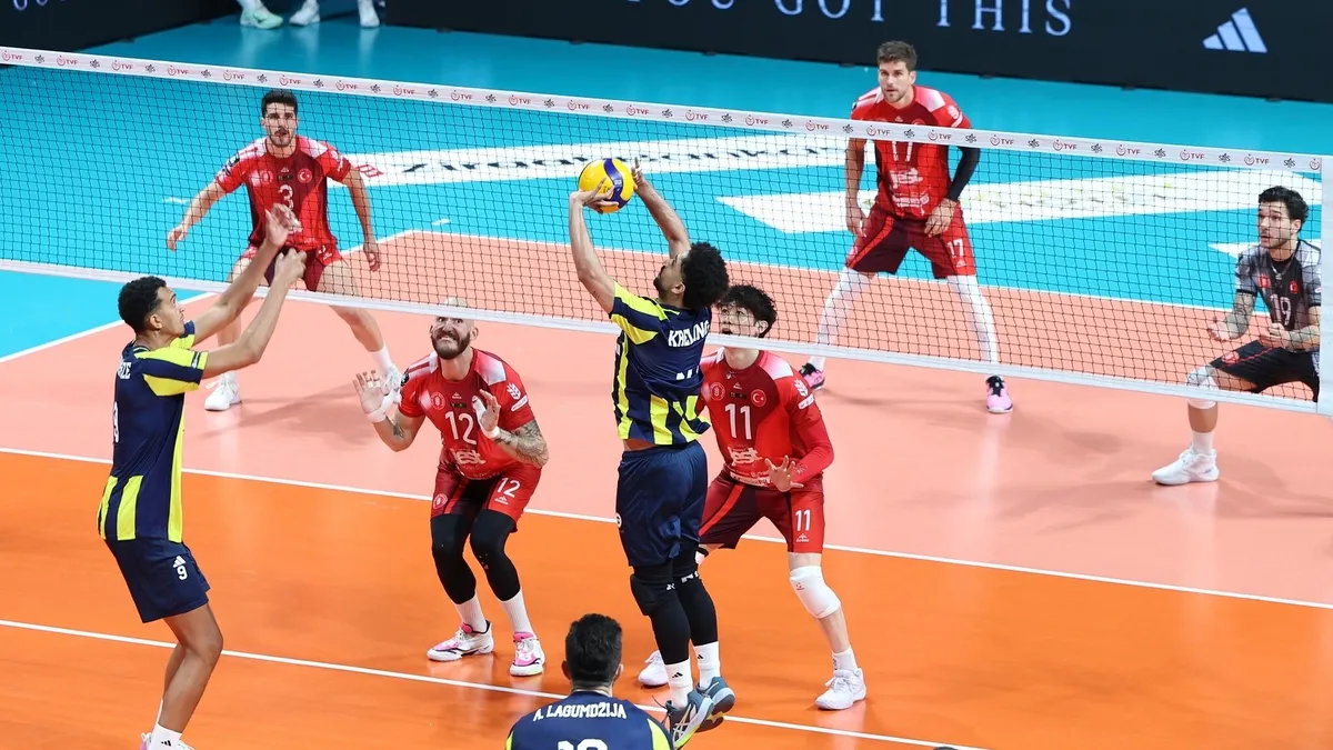 Ziraat Bankkart, Efeler Ligi açılışında Fenerbahçe Medicana'yı 3-0 yendi