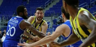 Fener zaferle bitirdi: 96-73