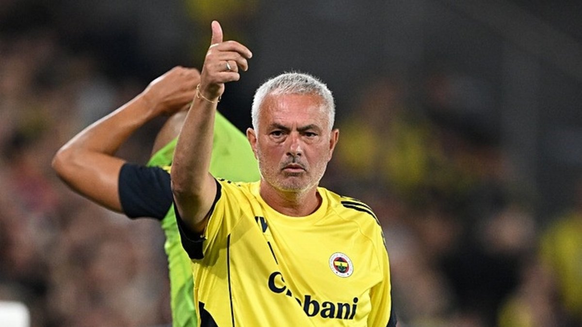 Fenerbahçe bir transferi daha bitiriyor! İstanbul'a geliş tarihi... Fenerbahçe bir transferi daha bitiriyor! İstanbul'a geliş tarihi...