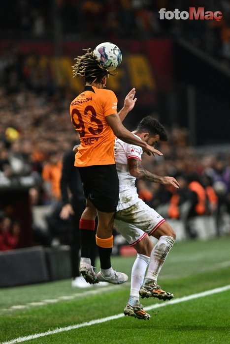 Galatasaray'a Sacha Boey'de milli takım piyangosu!