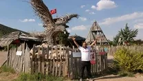 Heykel için 300 km gitti