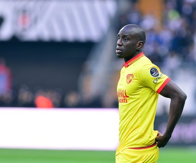 Göztepe taraftarından Demba Ba’ya şok tepki