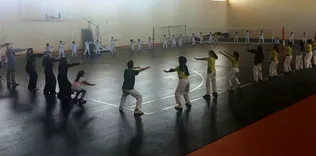 Sporcular anneleri ile idman yaptı