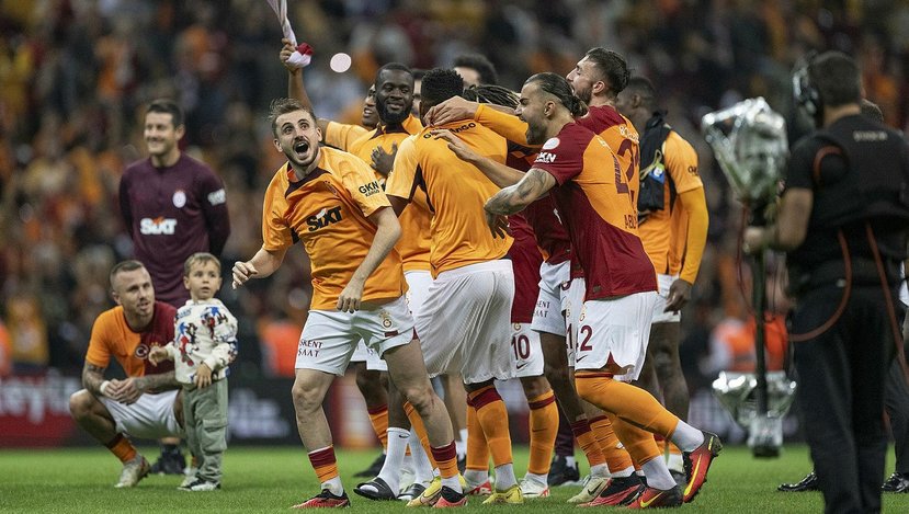 Галатасарай манчестер юнайтед. Manchester united galatasaray. Футбол галатасарай. Юнайтед галатасарай. Галатасарай 2016.