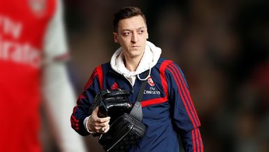 Sol Campbell: Mesut Özil bu sezon Arsenal'de forma giyemeyecek