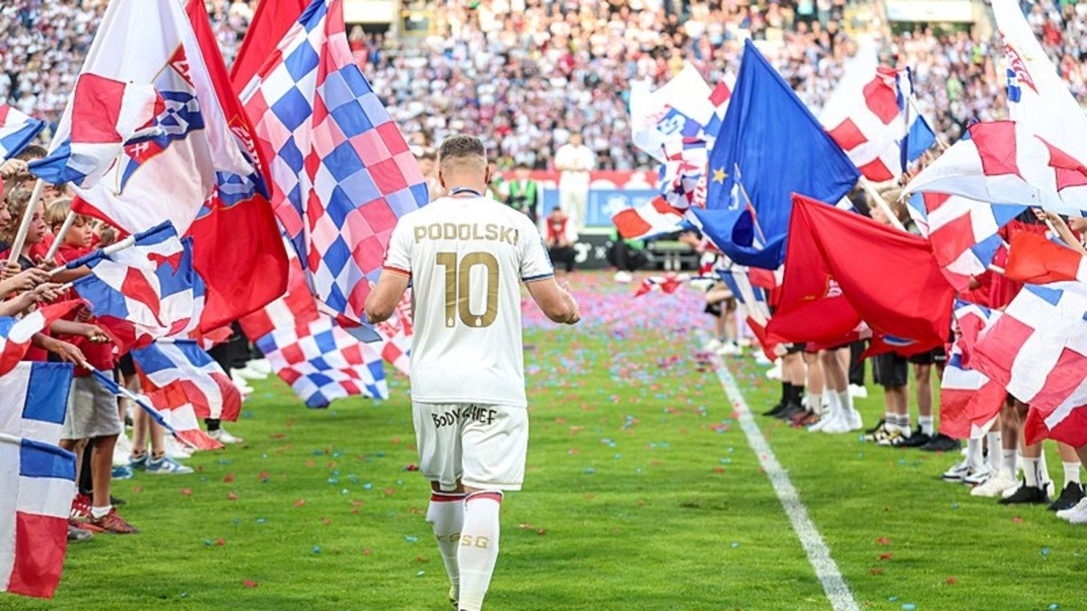 Galatasaray'dan futbolu bırakan Lukas Podolski'ye teşekkür paylaşımı!