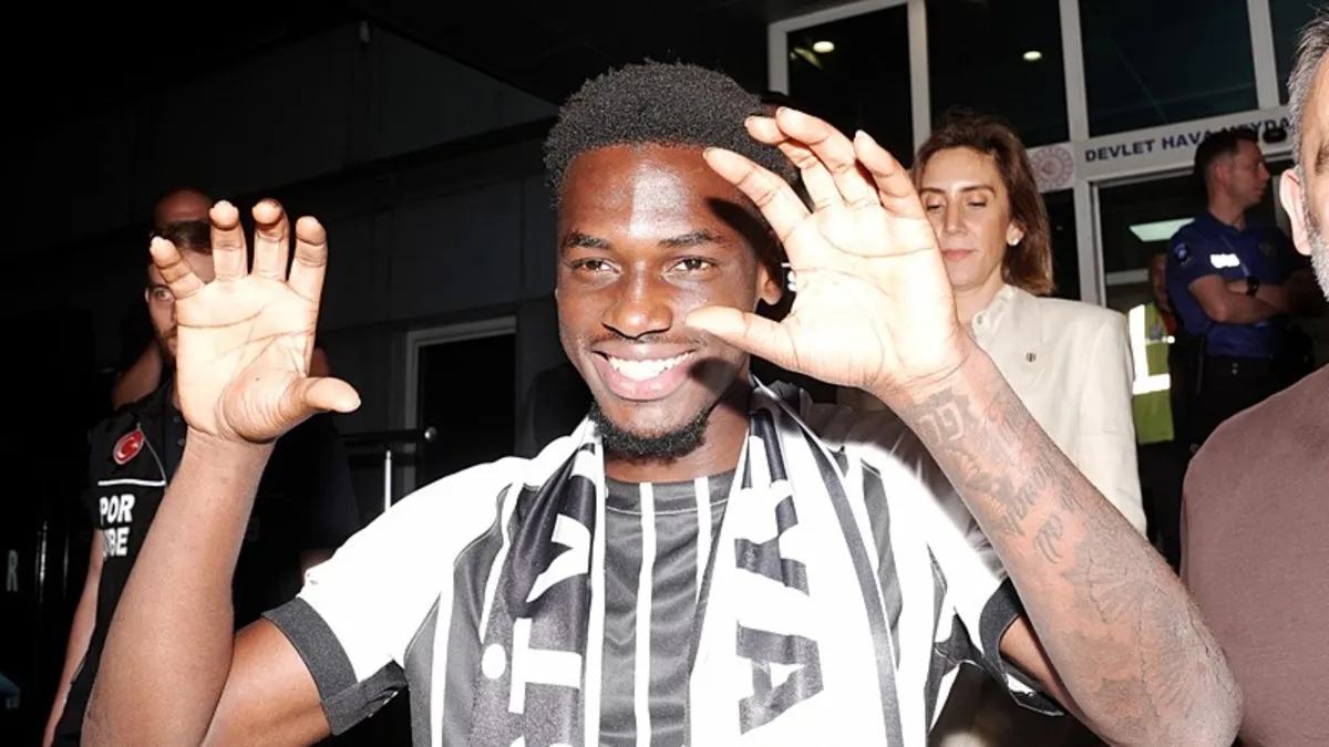 Beşiktaş'ın yeni transferi Ernest Poku İstanbul'a geldi