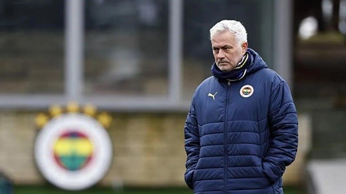 F.Bahçe'de o transfer sezon sonuna kaldı!