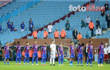 Trabzonspor tribünlerinden Azerbaycan’a destek! İşte maçtan kareler...