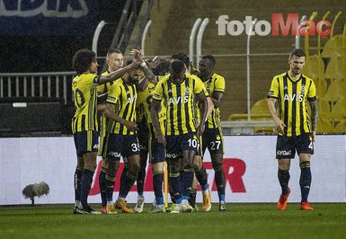Fenerbahçe - Çaykur Rizespor maçında dikkat çeken kare! Mesut Özil...