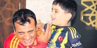 Sen misin bana tribünde bağıran!